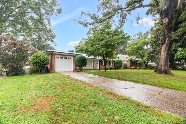 Building Photo - Beautiful 3 bedroom 2 1/2 bathroom Home wi...