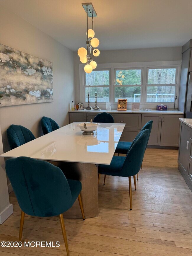 Building Photo - 5 Ash St