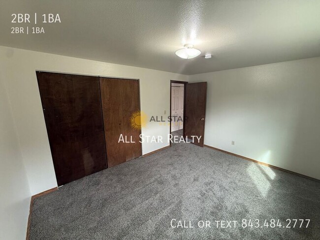 Building Photo - 533 N Price-2