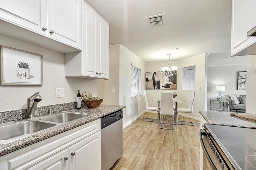 Building Photo - 440 Bollinger Canyon Ln