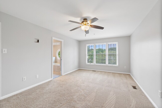 Building Photo - 9401 Rosmarin Way
