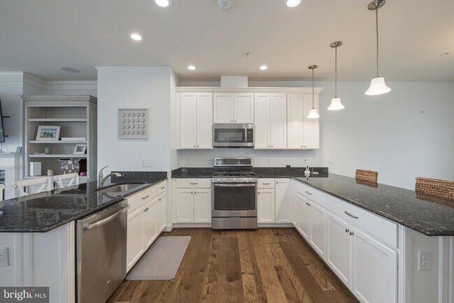 Building Photo - 610 Marina Landing Ln