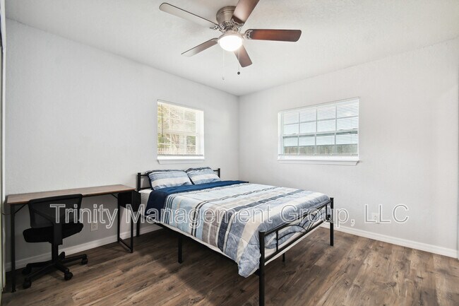 Building Photo - 1051 Dogwood Dr