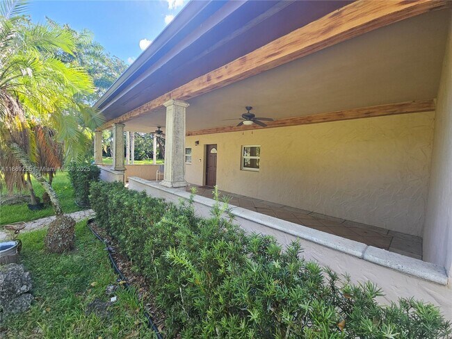 Building Photo - 15101 SW 27th St