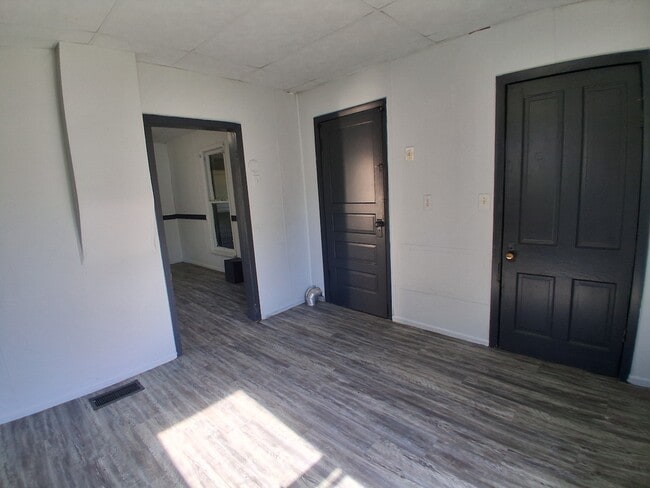 Building Photo - 714 Bryan-