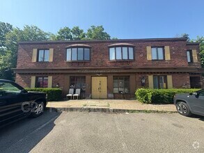 Building Photo - 528 St Clair Ave