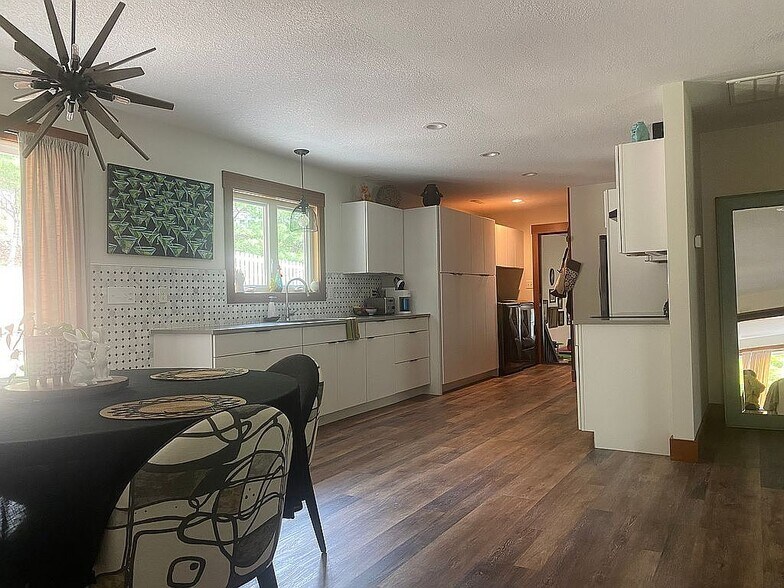 Primary Photo - 9 Oakwood Dr