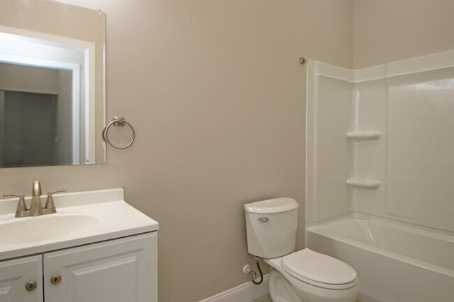 Building Photo - 2060 Willow Hill Dr