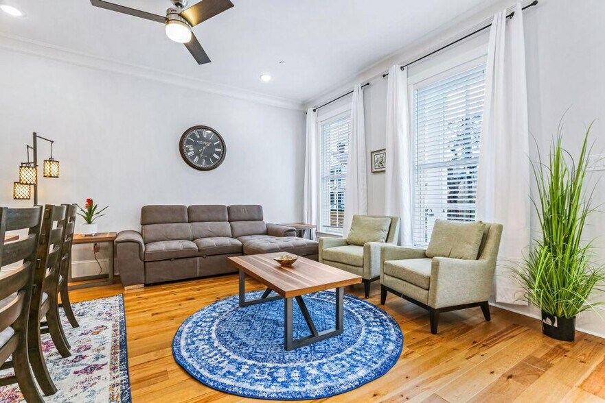 Primary Photo - 1208 Carondelet St
