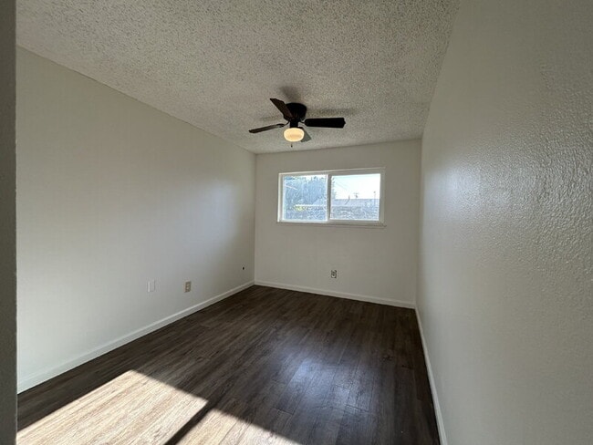 Building Photo - 2170 McGregor Dr