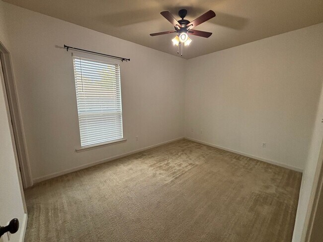 Building Photo - 510 Greenwich Dr