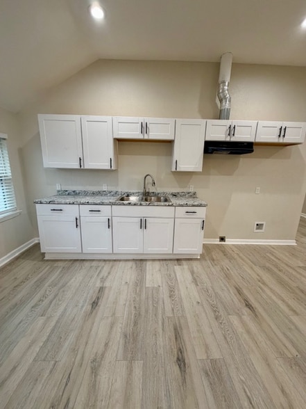 Building Photo - 2000 Homan Ave