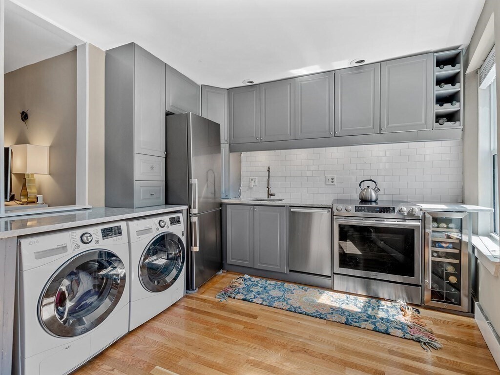 Building Photo - 19 Charter St