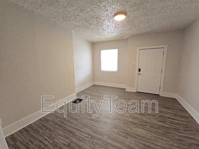 Building Photo - 421 S Jersey St