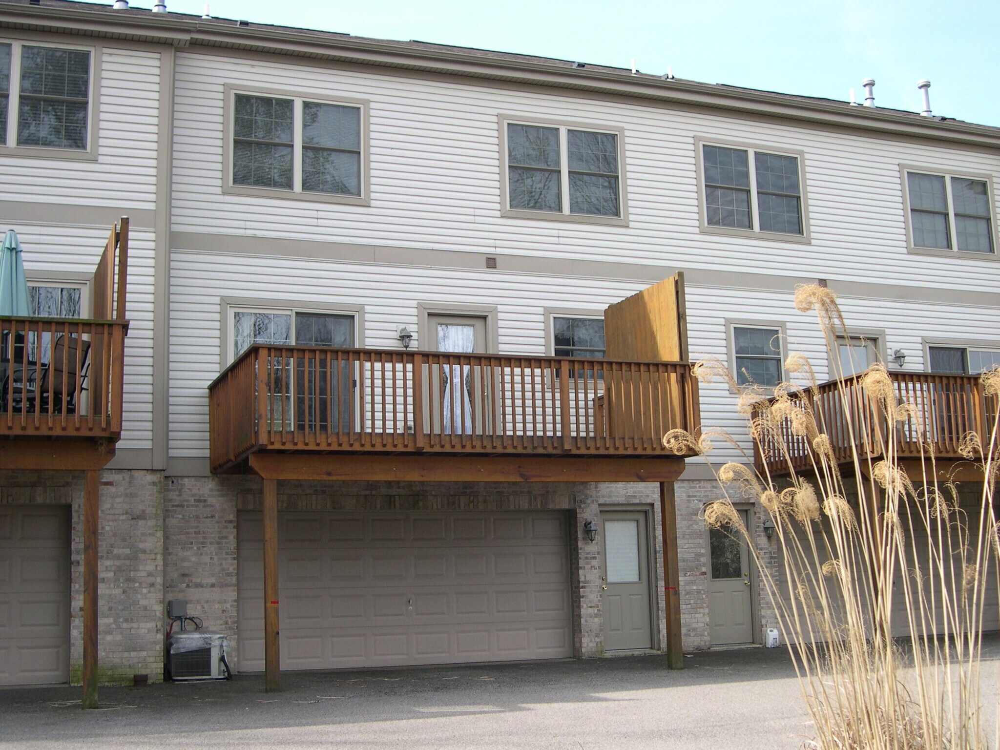 Building Photo - 2426 Rochester Rd