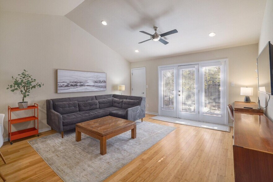 Building Photo - 1601A Southgate Cir