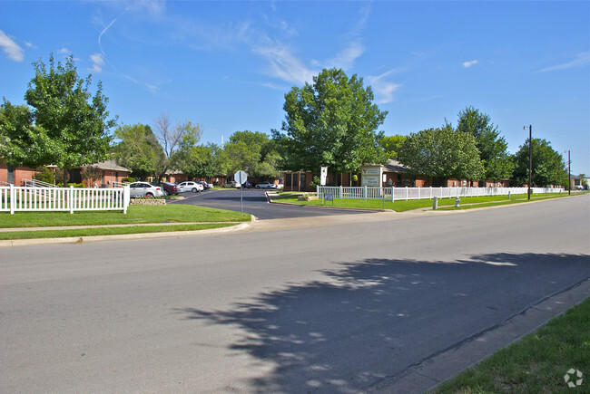 Primary Photo - Thomas Square Apartments