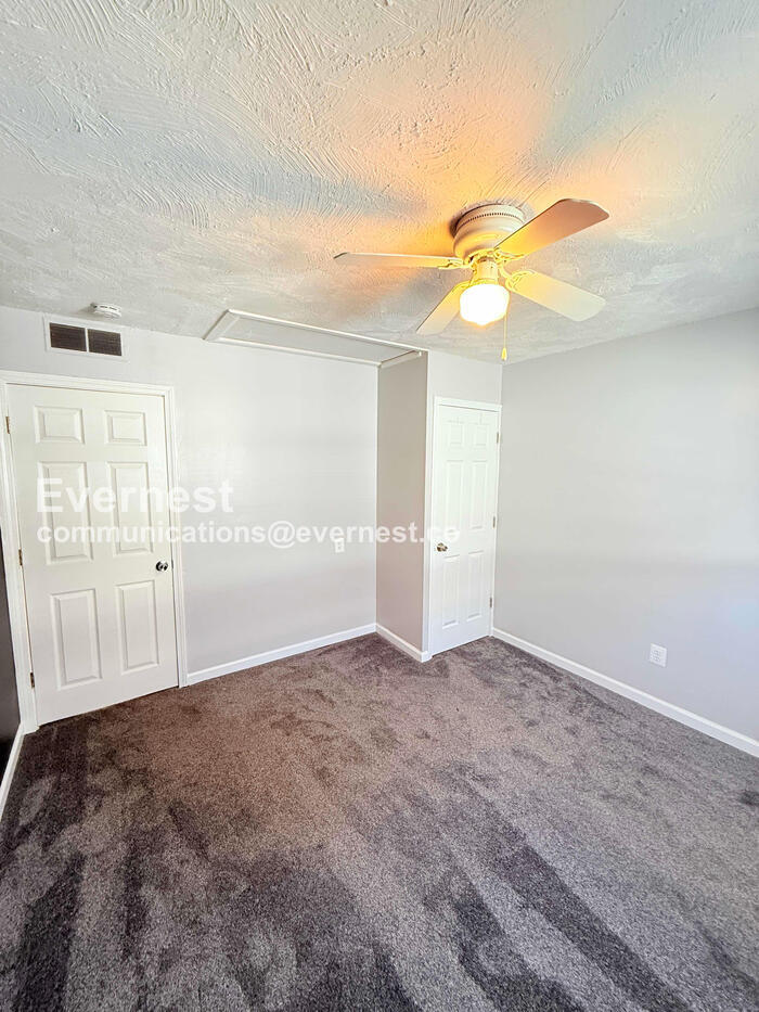 Building Photo - 9433 Sylvia St