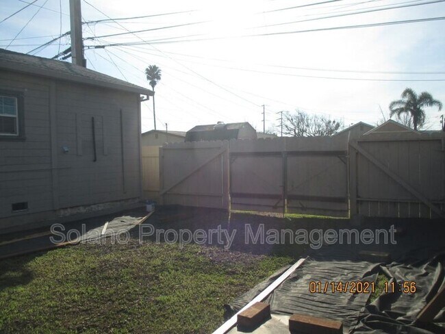 Building Photo - 721 Broadway St