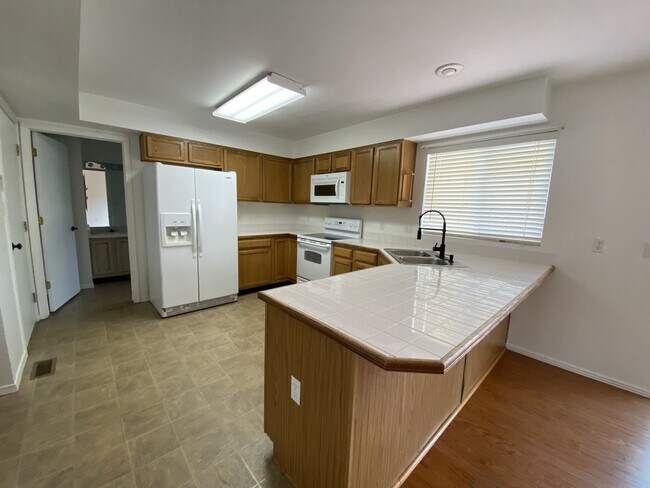 Building Photo - 4 bedroom - Canoe Creek