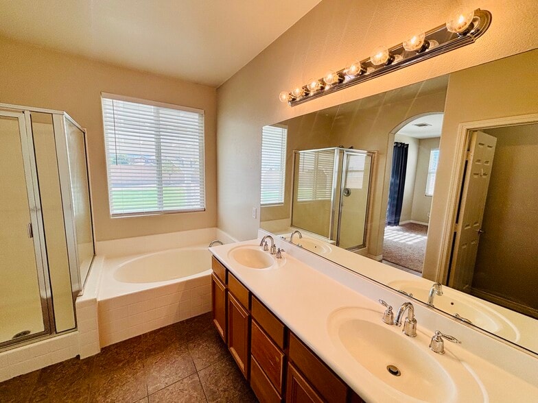 Building Photo - 4640 Trojan Ct