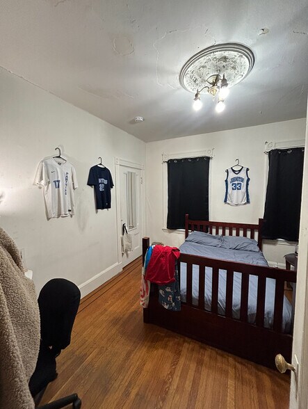 Building Photo - 17 Hillside St