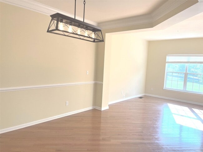 Building Photo - 890 Huntington Dr