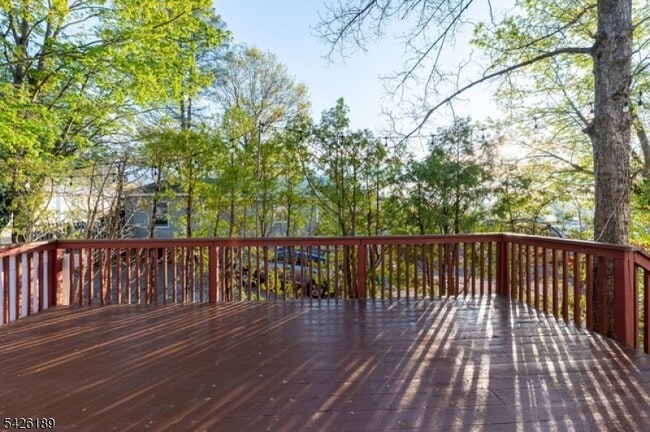 Building Photo - 47 River Rd