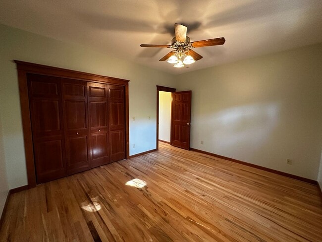 Building Photo - Large Craftsman in the Country