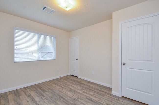 Building Photo - 24226 Ravenna Oaks Ct