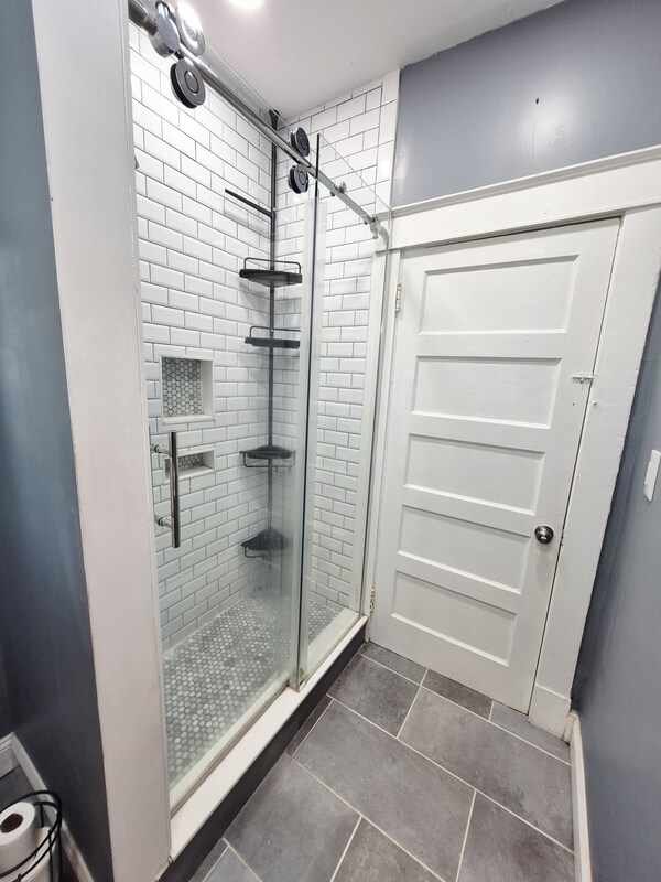 Building Photo - 2723 Fendall Ave