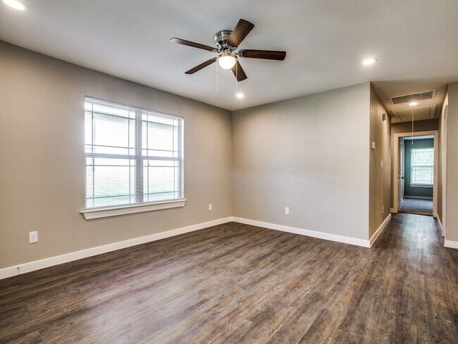 Building Photo - 8106 Tanner Ave