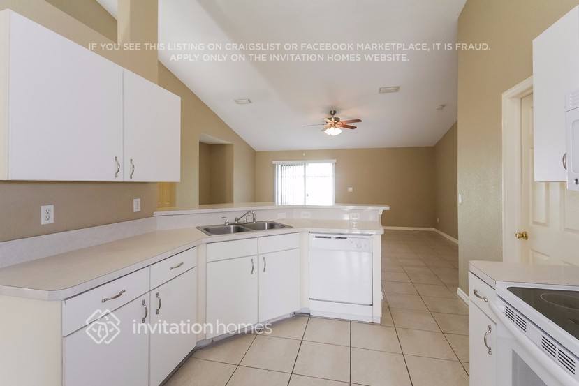 Building Photo - 3228 N Biscayne Dr