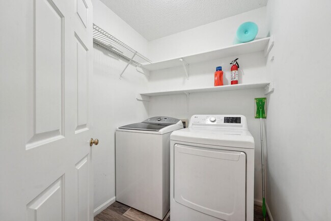 Building Photo - 1610 S Wade Ave