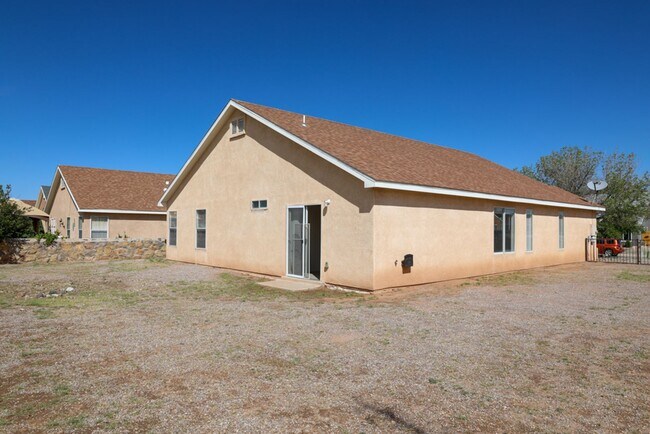 Building Photo - Nice and Spacious 4 Bedroom home Off Hwy 70 & Mesa Grande