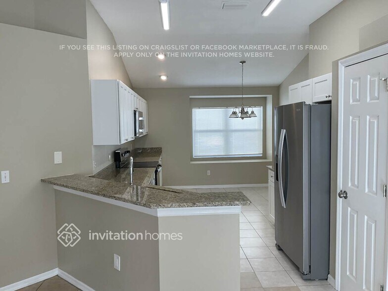 Building Photo - 11801 Acorn Woods Terrace