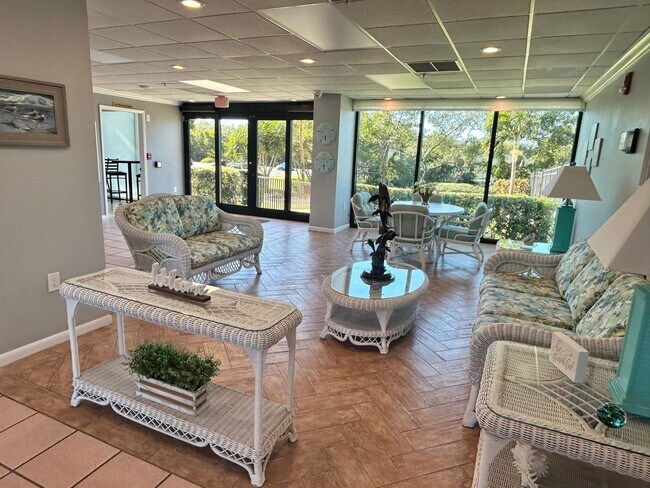 Building Photo - Waterfront Furnished 1 Bed, 1.5 Bath at Chateau Towers – 9th Floor with Balcony