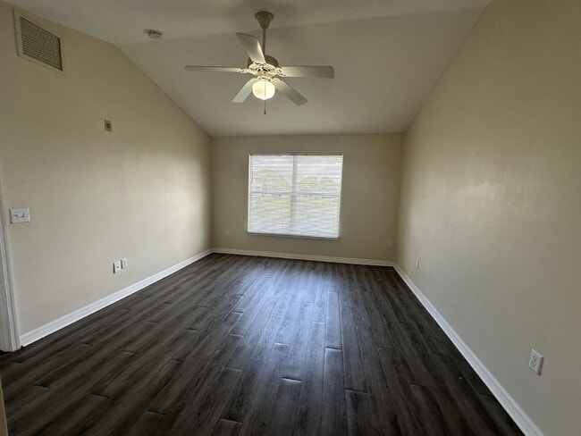 Building Photo - "Charming 2-Bed, 2-Bath Retreat with 1212 ...