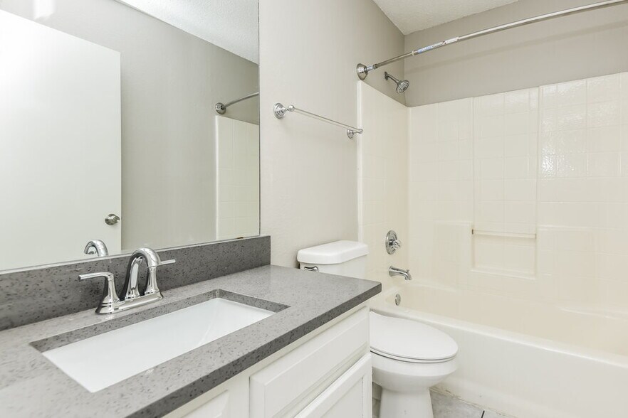 Building Photo - 216 Rosewood Ln