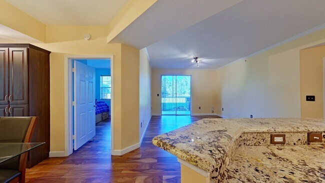 Building Photo - Stunning 2Bedroom Condo at VIlla San Marco!