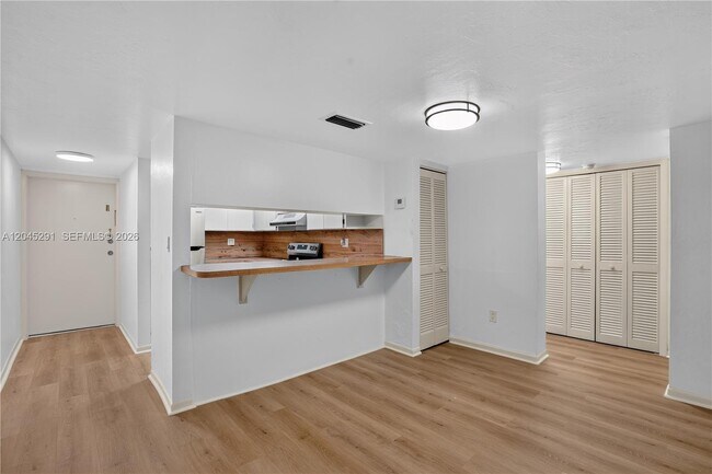 Building Photo - 7420 SW 59th Ave