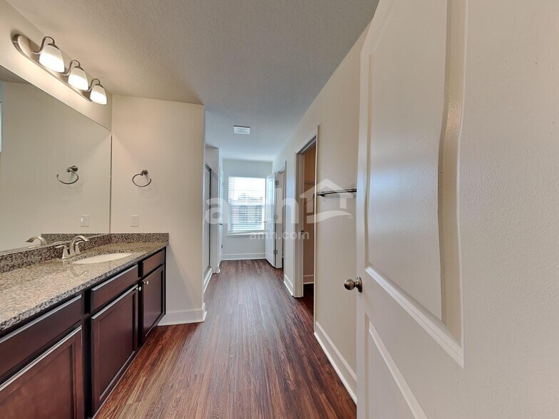 Building Photo - 1336 Mount Logan Dr