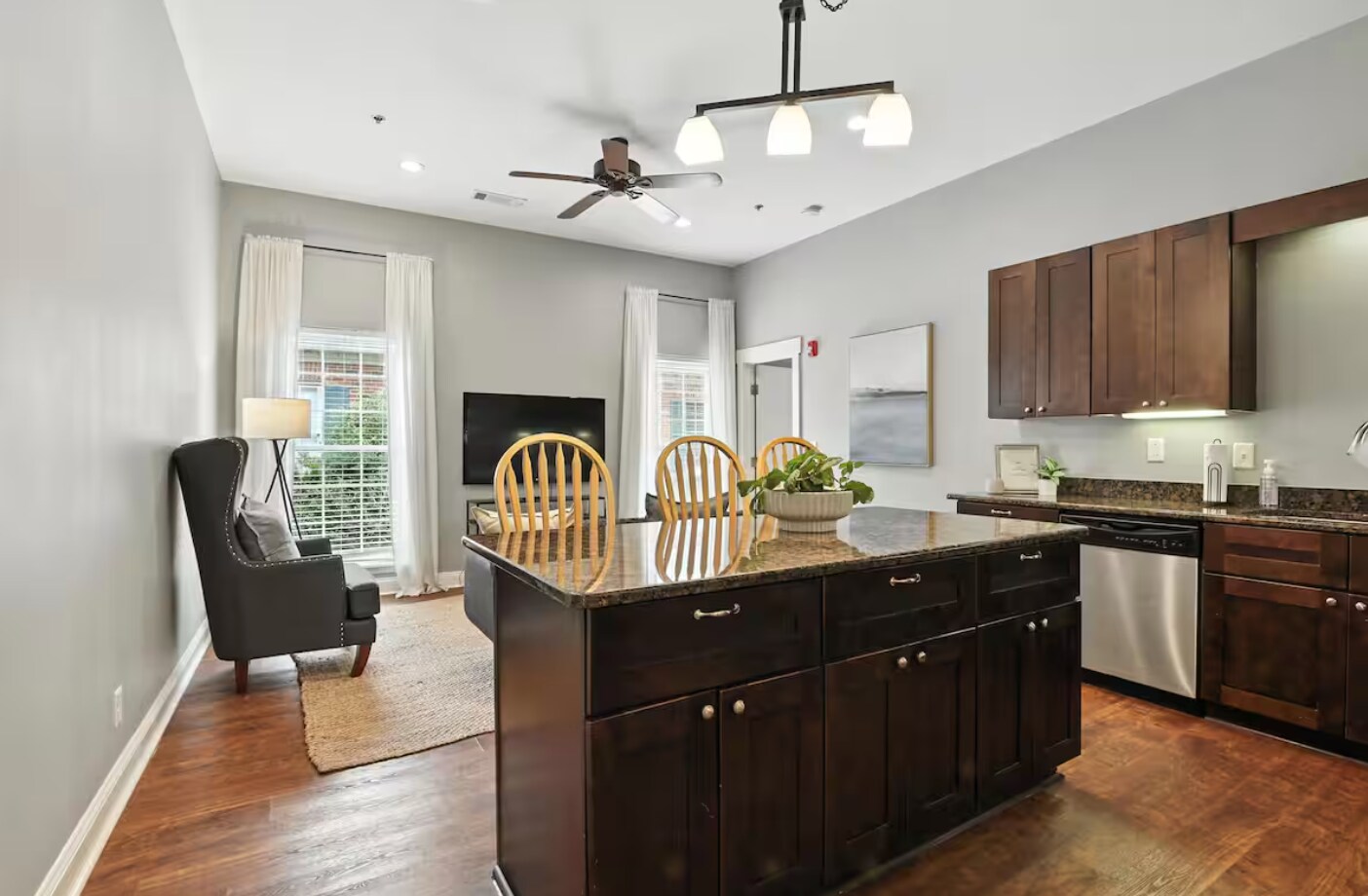 Building Photo - 492 N Thomas St