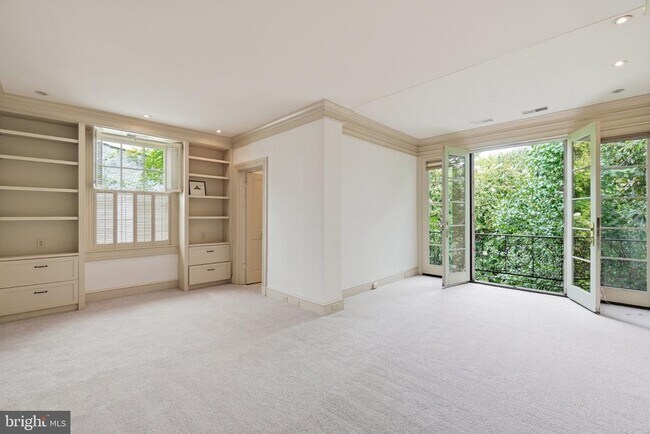 Building Photo - 1241 33rd St NW