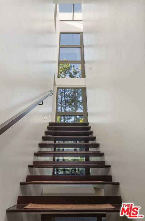 Building Photo - 1849 Fox Hills Dr