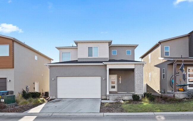 Building Photo - Cute 4-Bedroom Home in Vineyard!