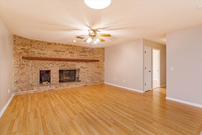 Building Photo - Spacious 4-Bedroom, 3-Bath Rental in Quiet DeBary Cul-de-Sac