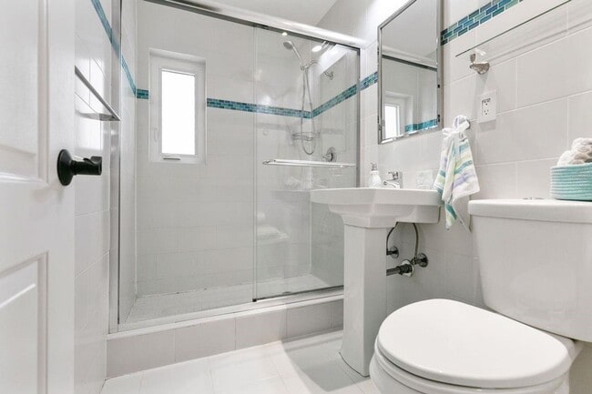 Building Photo - 1900 N Victoria Park Rd