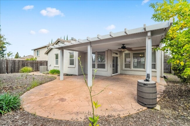 Building Photo - 1073 Huntly Dr