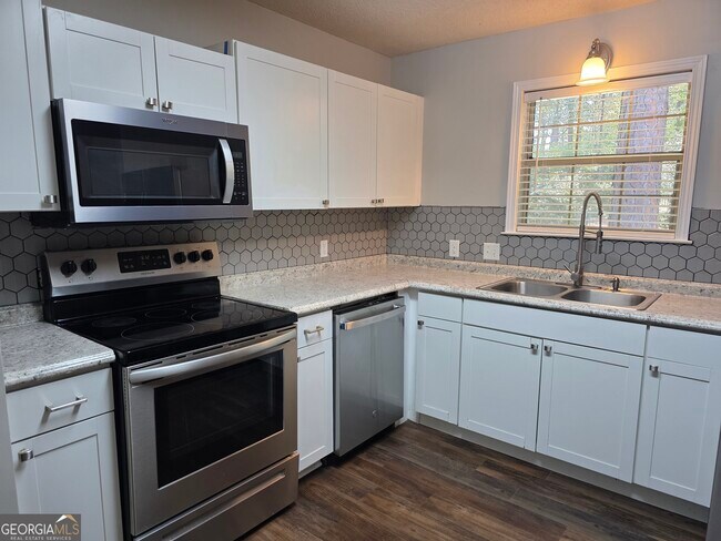 Building Photo - 622 Plantation Dr